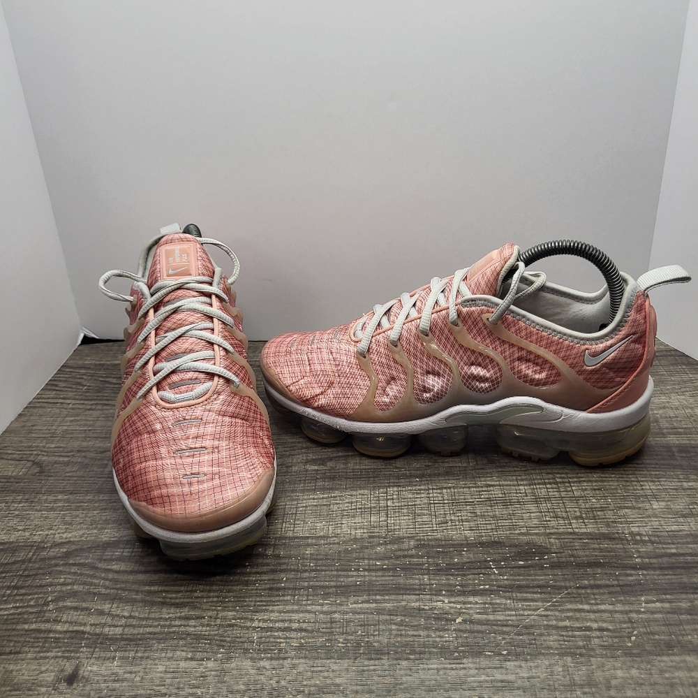 Nike Air Max VaporMax Plus Women's Size 9 US AO4550-603 Bleached Coral Shoes